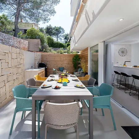 Villa Beautiful Estate Da Noi With A Pool In Hvar *